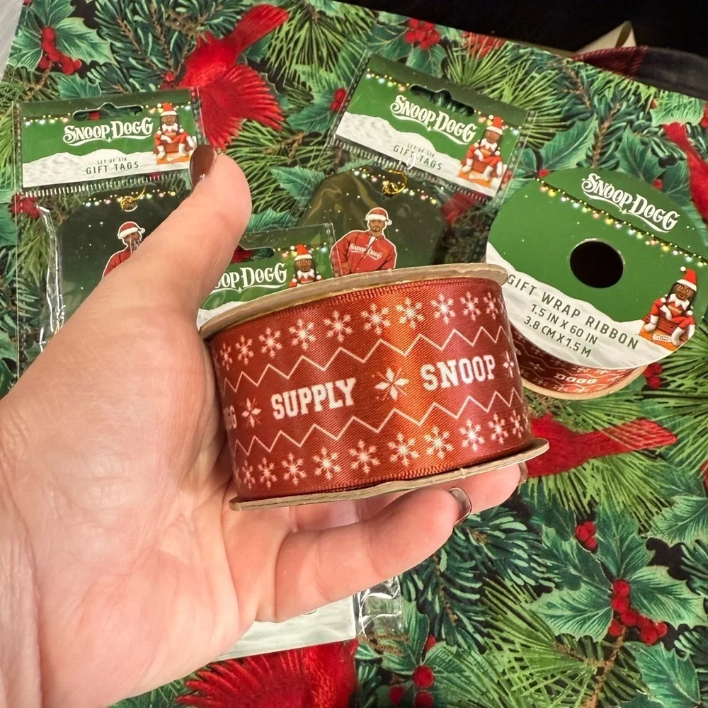 Snoop Dogg NEW Holiday Gift Wrap Ribbon Set - Red and Green and Name Tag Labels